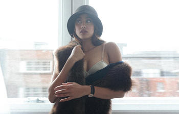 ফ্যাশন নয়, যেন চিত্রপট! লন্ডনে জাহ্নবীর স্টাইলে মুগ্ধ মঞ্চ