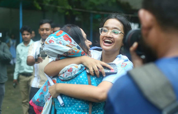 ভিকারুননিসায় উচ্ছ্বাসের ঢেউ