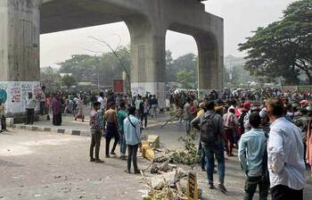 আগারগাঁওয়ে ফের সড়ক অবরোধ ব্যাটারিচালিত রিকশাচালকদের