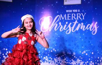 উৎসবে মেতেছে শিশুরা