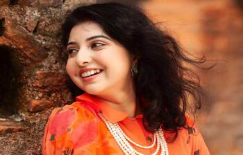 বিয়ে করেছেন পড়শী