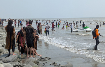 পর্যটকে মুখর কুয়াকাটা