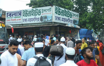 মহাখালীতে ঘরমুখো মানুষের স্রোত