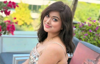 চিত্রনায়িকা সাহারার জন্মদিন আজ