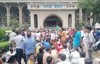 ইশরাকের পাশে নগরবাসী