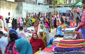 জমজমাট শতবর্ষী মেরাদিয়া হাট