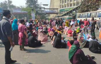 নিয়োগের দাবিতে শাহবাগে শিক্ষক নিবন্ধন সনদধারীরা