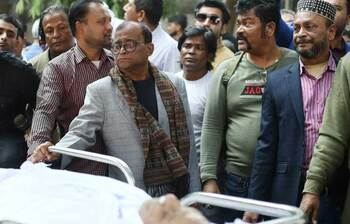 শেষবারের মতো এফডিসিতে প্রবীর মিত্র