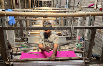 ঈদেও প্রাণহীন রেশম পল্লি