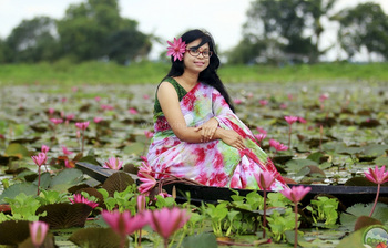প্রাকৃতিক সৌন্দর্যে গ্রামবাংলার হৃদস্পন্দন শাপলা ফুল