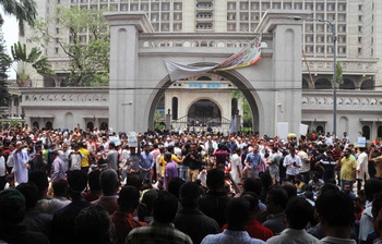 নগরভবনে ইশরাক সমর্থকরা