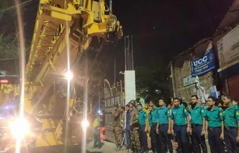 একটি শিক্ষাপ্রতিষ্ঠান, একদিনের বিভীষিকা, এখনো থামেনি মানুষের ভিড়