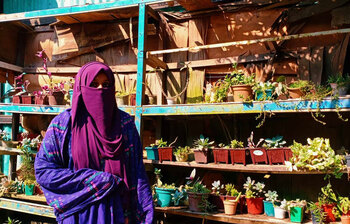 শখের বাগান করে স্বাবলম্বী মরিয়ম