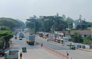 ঢাকা-চট্টগ্রাম মহাসড়কে চলছে না গণপরিবহন