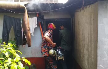 ফেনীর বহুতল ভবনে আগুন