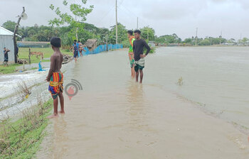 বাঁধ ভেঙে প্লাবিত রাঙ্গাবালীর ২০ গ্রাম