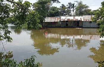 ঘরে ফিরছে বানভাসি মানুষ