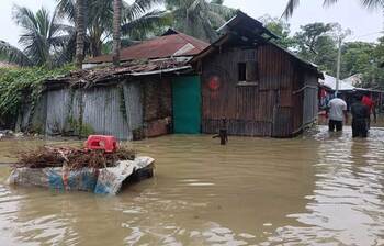 মিরসরাইয়ে পানিবন্দি মানুষের দুর্বিষহ জীবন