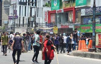 আন্দোলনকারীদের দখলে বাড্ডা