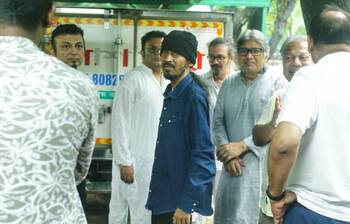 শাফিনকে শেষ বিদায় জানাতে এসেছেন সবাই