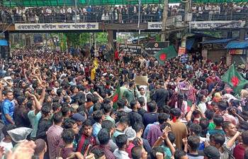 ‘উই ওয়ান্ট জাস্টিস’ স্লোগানে মুখর আদালত চত্বর