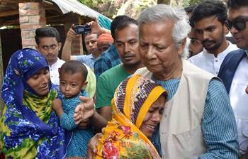 ড. ইউনূসকে পেয়ে কাঁদলেন আবু সাঈদের স্বজনরা