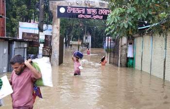 বন্যার পানিতে ব্যাহত হাসপাতালের সেবা কার্যক্রম