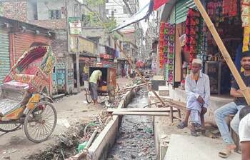 ঢাকার রাস্তার বেহাল দশা