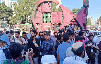 গুলিস্তানে ছাত্র-জনতার অবস্থান