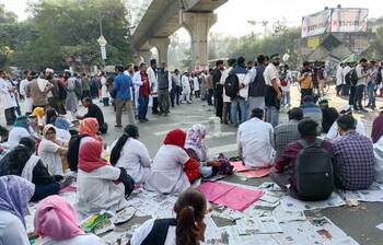 চিকিৎসকদের দখলে সড়ক