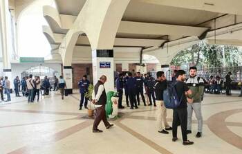 চলছে না ট্রেন, শেষ নেই ভোগান্তির