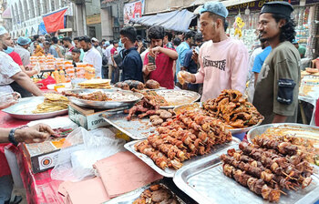 পুরান ঢাকার ইফতারির ঐতিহ্য ৪০০ বছরের