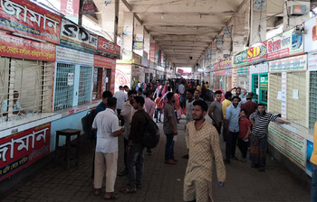 ভিড় বেড়েছে গাবতলীতে