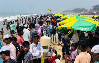 কক্সবাজারে পর্যটকের ঢল