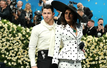 মেট গালায় বলিউড-হলিউডের মেলবন্ধন, আলোচনায় প্রিয়াঙ্কা-নিক