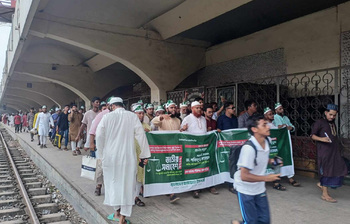 প্ল্যাটফর্মে উপচে পড়া ভিড়, টার্গেট জামায়াতের সমাবেশ