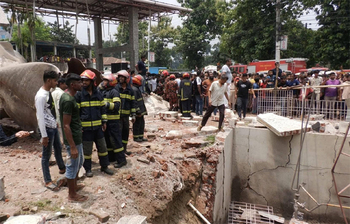 ফিলিং স্টেশন যেন যুদ্ধবিধ্বস্ত এলাকা