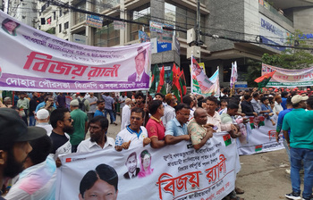 বিজয় র‍্যালির আগে বিএনপি নেতাকর্মীদের ঢল