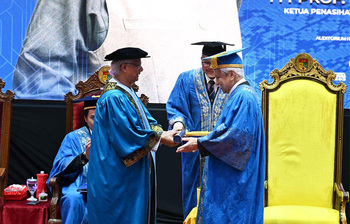 মালয়েশিয়ার ডক্টরেট ডিগ্রিতে সম্মানিত ড. ইউনূস