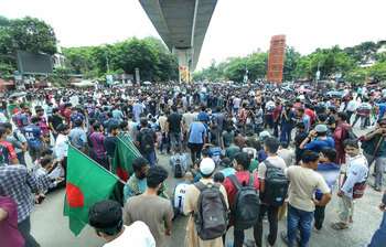 শিক্ষার্থীদের তিন দফা দাবিতে উত্তাল রাজধানী