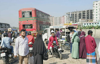 ছবির গল্পে আজকের ঢাকা-চট্টগ্রাম মহাসড়ক
