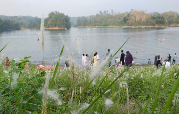মহামায়ায় পর্যটকের ঢল