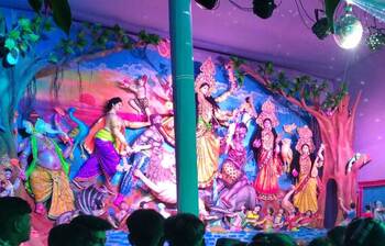 নজর কেড়েছে এক মন্দিরের ২৫১ প্রতিমা