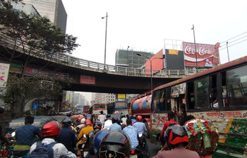 জাদুর নয়, জ্যামের শহর ঢাকা