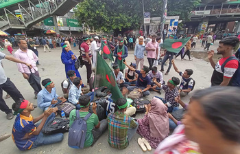 জুলাই সনদের দাবিতে শাহবাগ অবরোধ