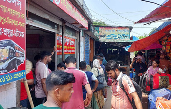 গাবতলীতে আটকে ঈদযাত্রা, শিডিউল বিপর্যয়ে নাকাল যাত্রীরা