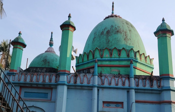 মুঘল স্থাপত্যশৈলীর নিদর্শন ১৩ গম্বুজ মসজিদ