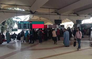 রেল অবরোধে যাত্রীদের দুর্দশা