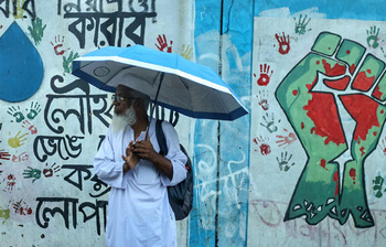 ঝিরি ঝিরি বৃষ্টিতে ভিজল ঢাকা