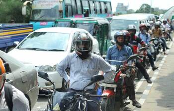 নিত্য যানজটে অতিষ্ঠ নগরবাসী